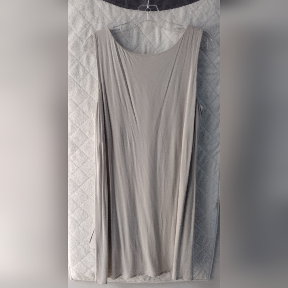 Stella Carakasi woman's sleeveless tunic. EUC. Size Medium. - Picture 3 of 7